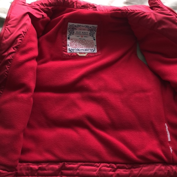 Red snowflake fleece vest from Old Navy - Picture 4 of 4